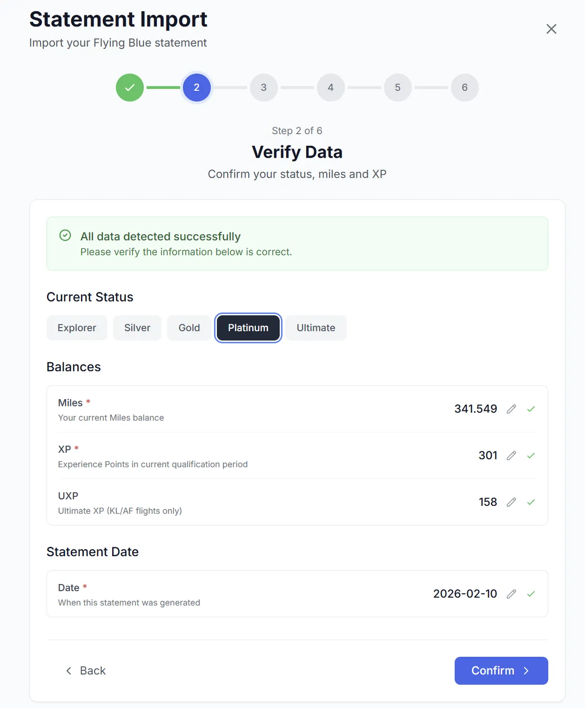 SkyStatus Import Wizard stap 2: Gegevens controleren scherm met gedetecteerde Platinum status, Miles-saldo van 341.549, XP-saldo van 301, UXP van 158 en bevestiging van overzichtsdatum